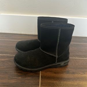 gently worn Ugg boots in black. Size 5 Ladies. Open to offers